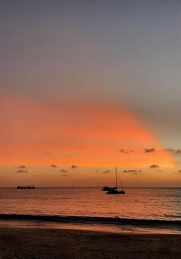 Triple J Hometel หาดบางเทา ภายนอก รูปภาพ